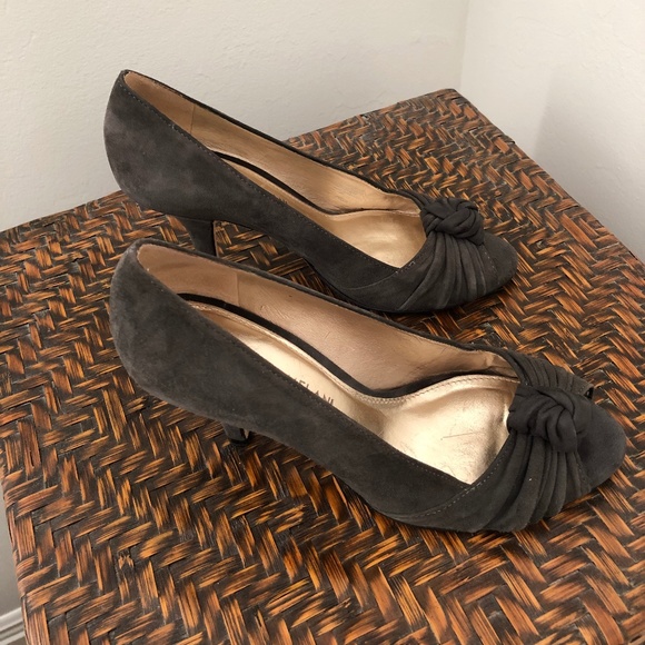 Classic ANTONIO MELANI Franca Gray Suede Peep Toe Pump Heel size 6.5 - Picture 1 of 6